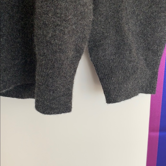 Uniqlo cashmere turtleneck sweater - Picture 3 of 5